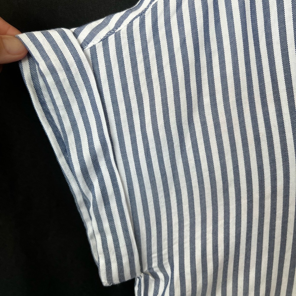 SOLD๐ ๐ NWT BEACHLUNCHLOUNGE โSpencerโ Blue & White Striped High-Low Shirt | - Picture 3 of 10